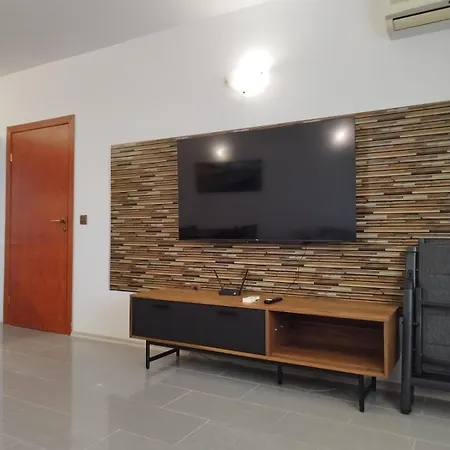 California Complex Apartment *