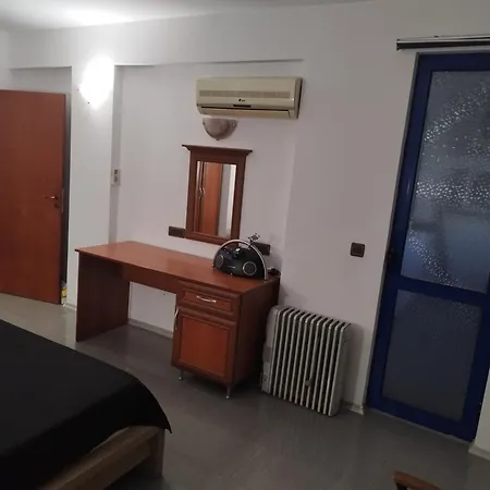 California Complex Apartment