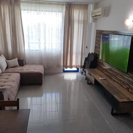 California Complex Apartment *